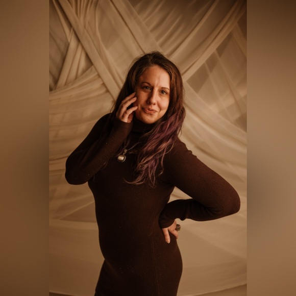 Meet your Posher, Runa Rose 🦊 - Picture 2 of 8